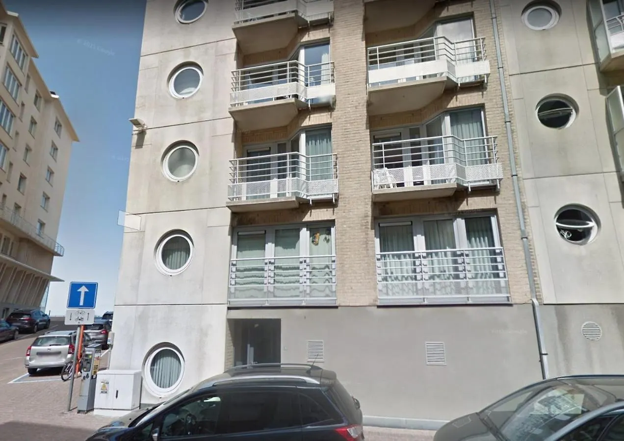 Apartment B At C - A Trendy Flat With A Vintage Feel, Outdoor Swimming Pool And Lateral Sea View!