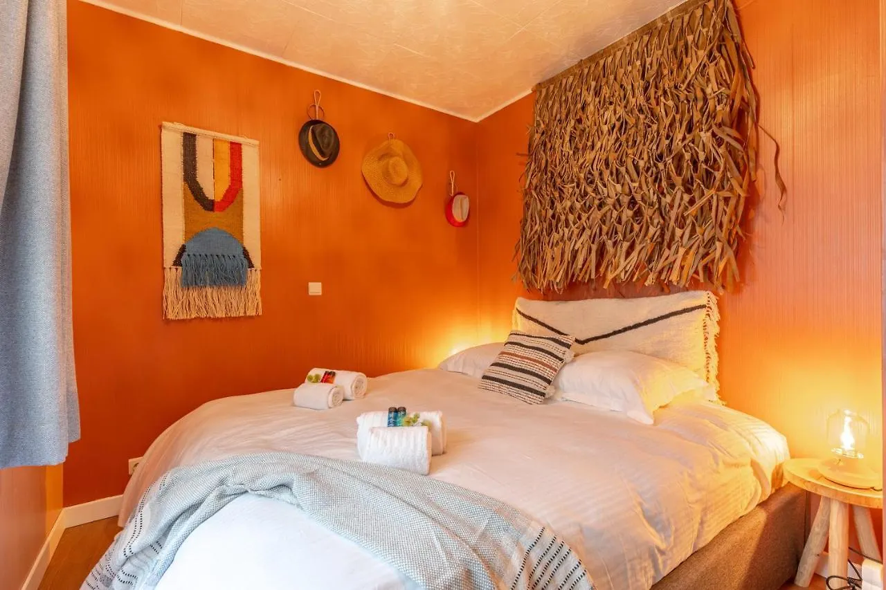 Apartment B At C - A Trendy Flat With A Vintage Feel, Outdoor Swimming Pool And Lateral Sea View!