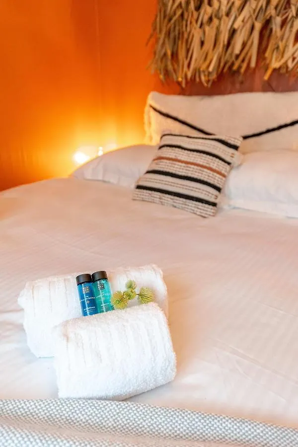 B At C - A Trendy Flat With A Vintage Feel, Outdoor Swimming Pool And Lateral Sea View! Ostend