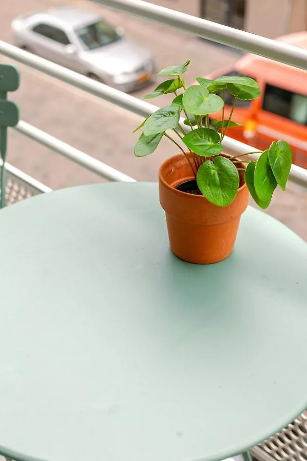Apartment B At C - A Trendy Flat With A Vintage Feel, Outdoor Swimming Pool And Lateral Sea View!