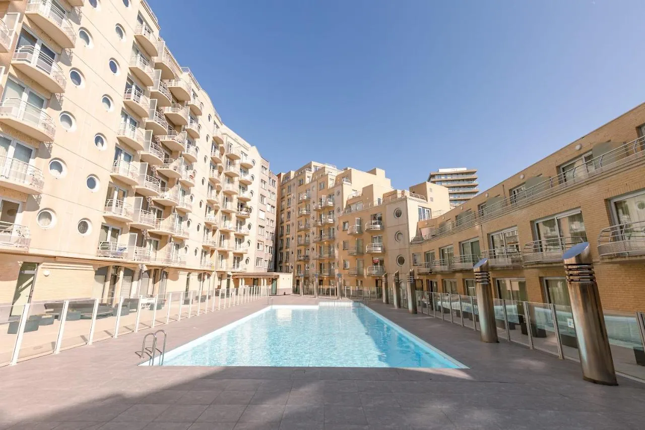 B At C - A Trendy Flat With A Vintage Feel, Outdoor Swimming Pool And Lateral Sea View! 0*, Ostend